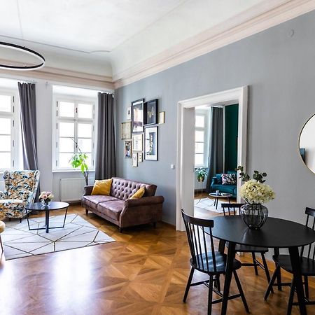 New Stylish 3 Suites Bedrooms Apt In Mala Strana - N2Nd Prague Exterior photo